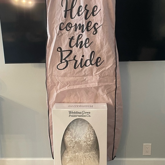 Lavish Wedding Gown - Picture 5 of 6